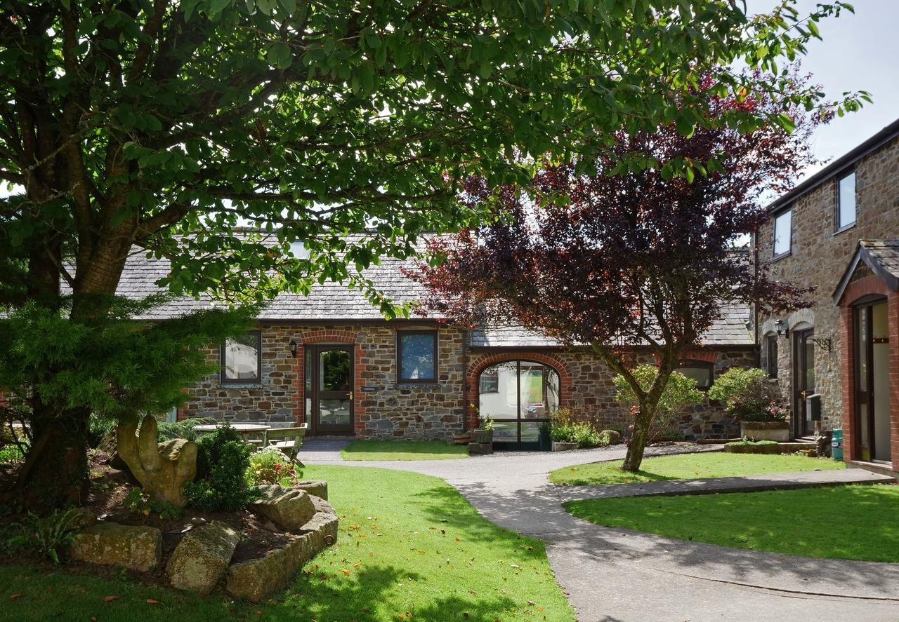 Kennacott Court Holiday Cottagesバッド エクステリア 写真